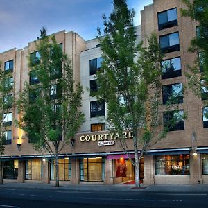 Courtyard Portland Downtown / Convention Center